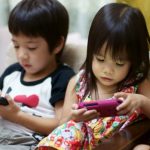 Beri Izin Si Kecil Bermain Gadget Asalkan 171121r 3x2 7
